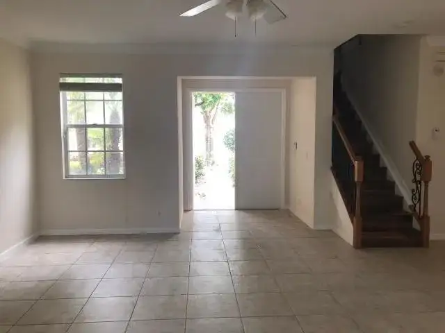 147 KENSINGTON Way, Royal Palm Beach FL 33414 photo 4