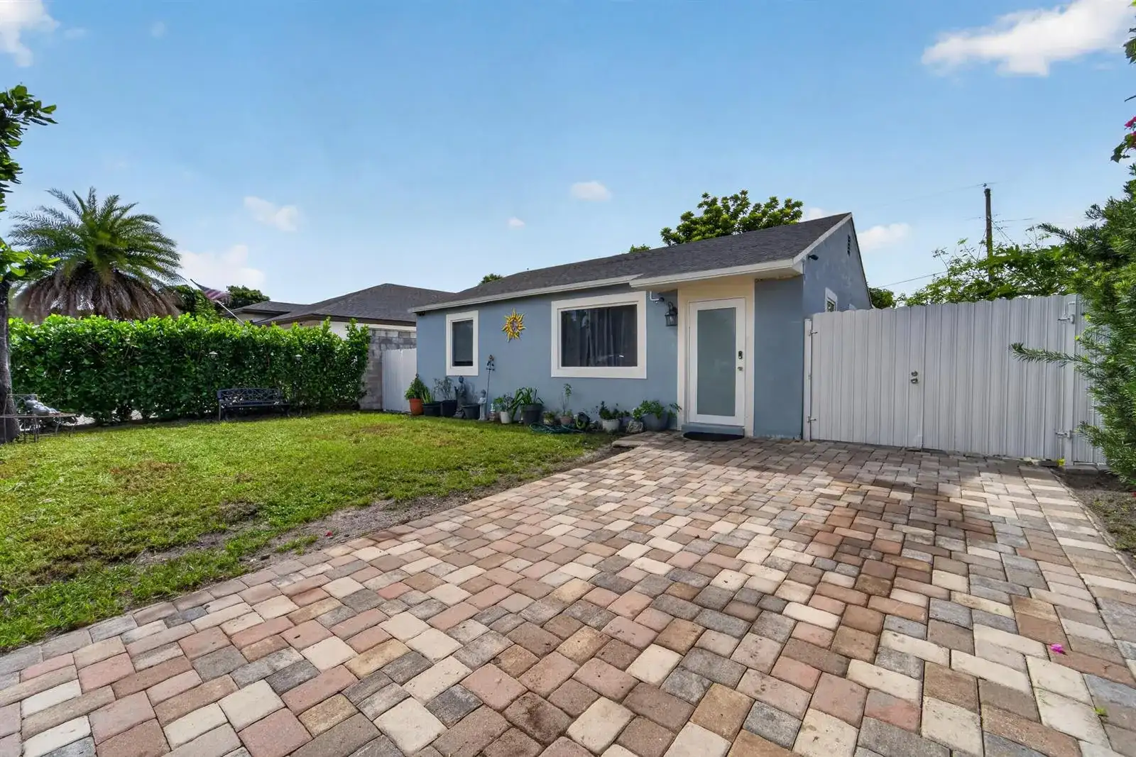 946 Mcintosh Street, West Palm Beach FL 33405 photo 2