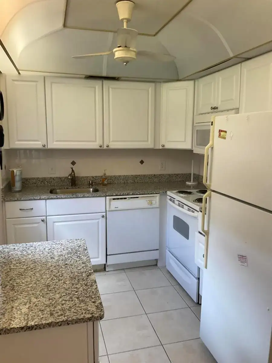 300 BRITTANY G, Delray Beach FL 33446 photo 3