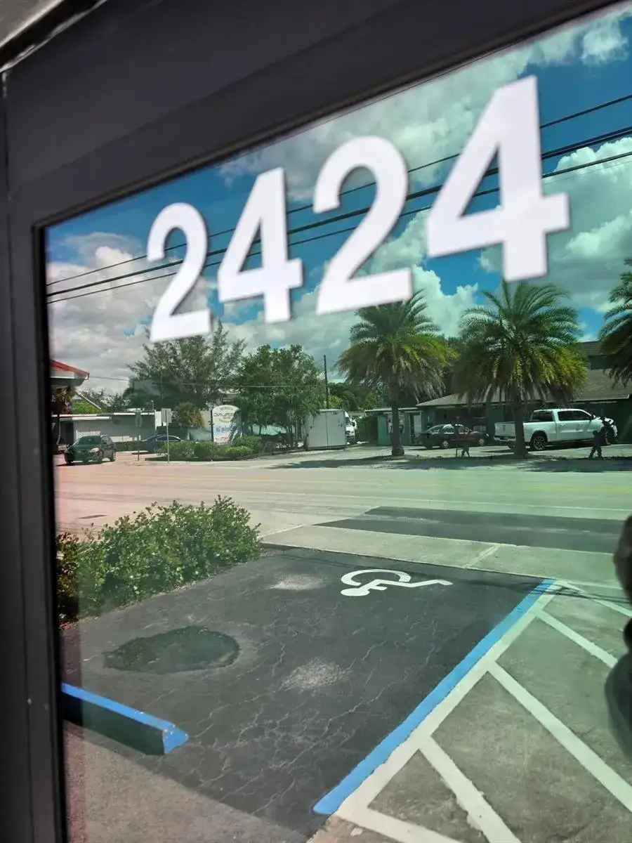 2424 N Dixie Highway, Wilton Manors FL 33305 photo 2