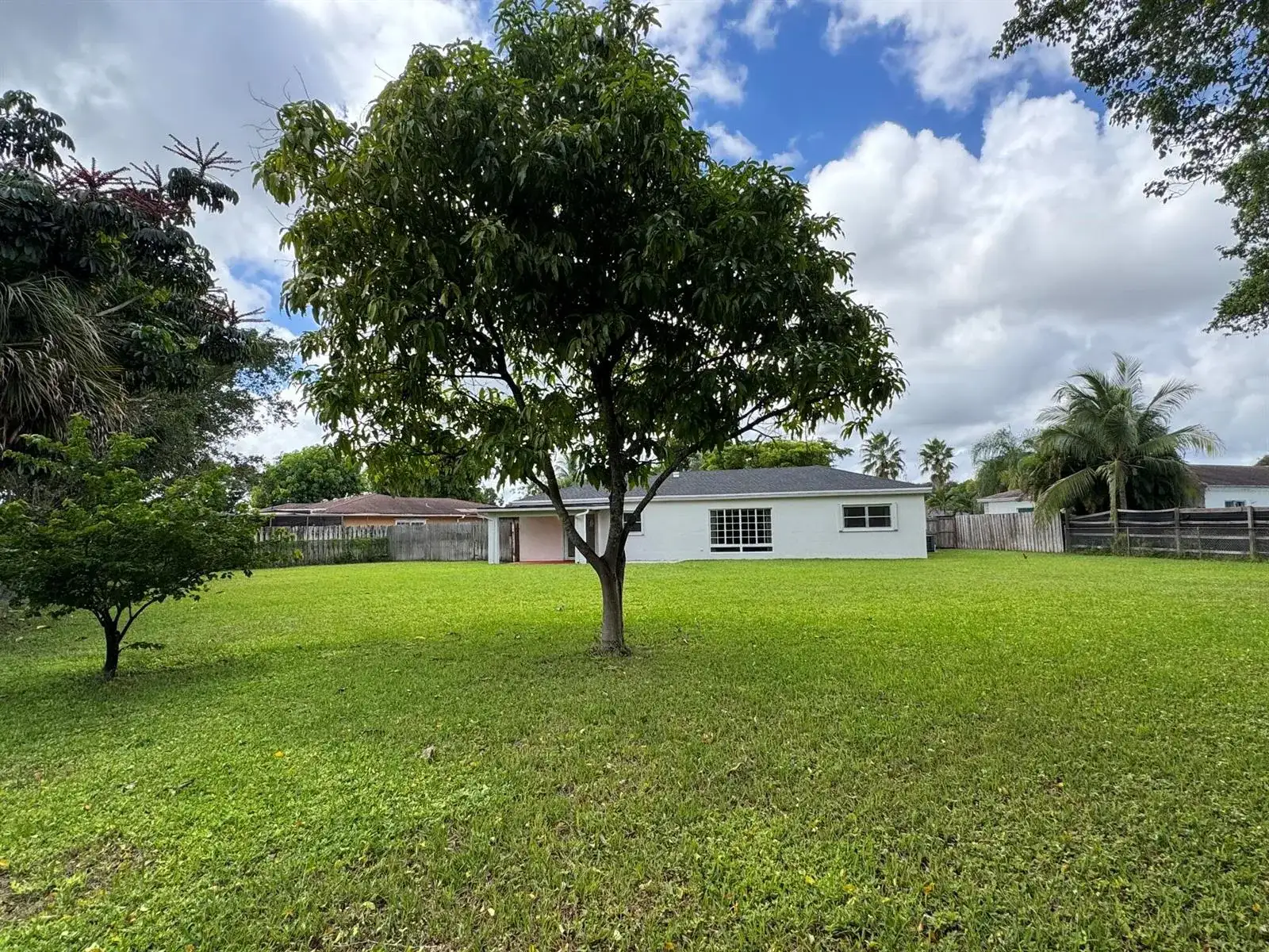 8306 NW 74TH Terrace, Tamarac FL 33321 photo 2