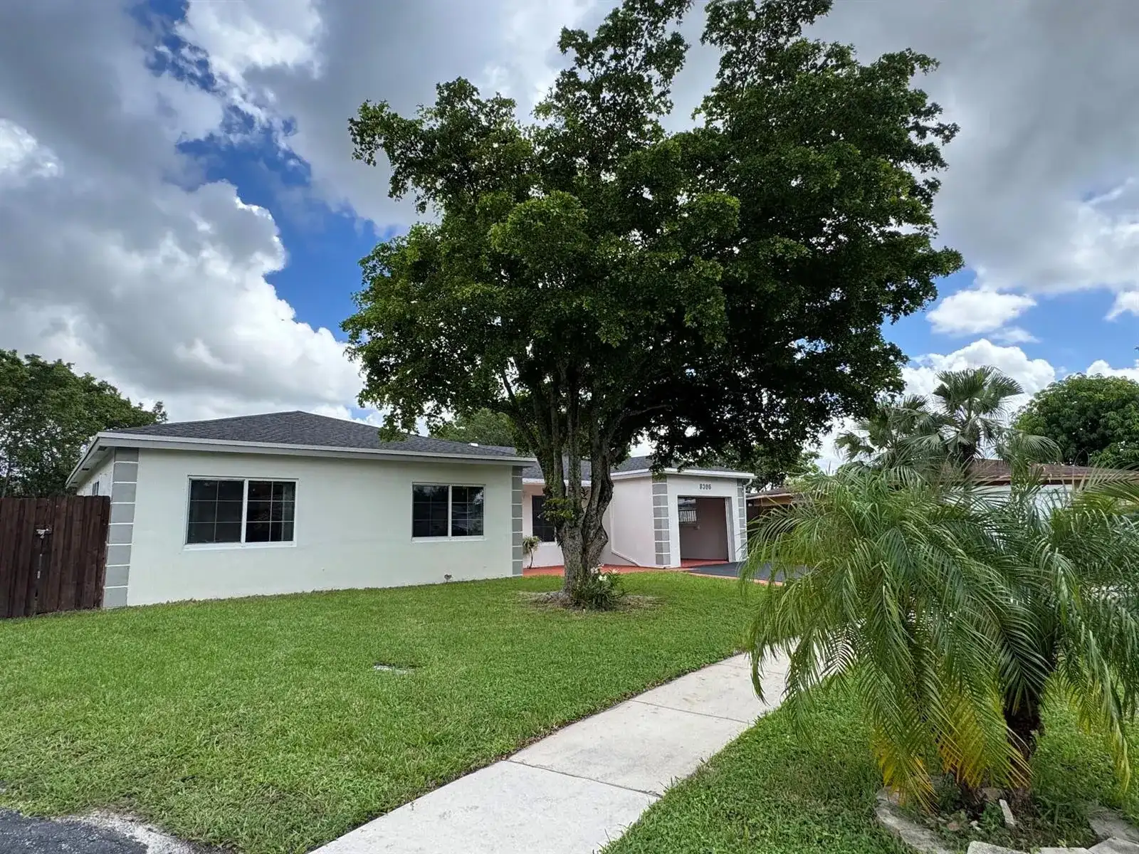 8306 NW 74TH Terrace, Tamarac FL 33321 photo 3