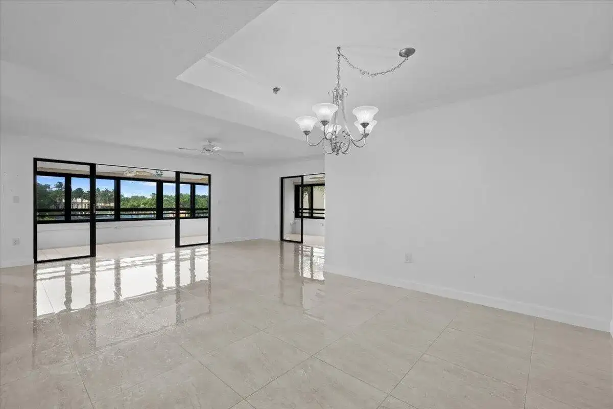 526 OAK HARBOUR Drive # 526, Juno Beach FL 33408 photo 4