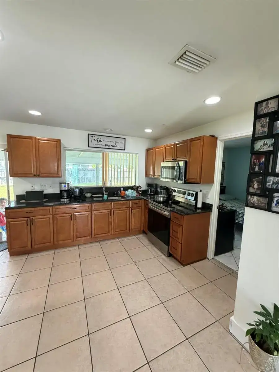 662 SW BRANFORD Drive, Port St. Lucie FL 34983 photo 4