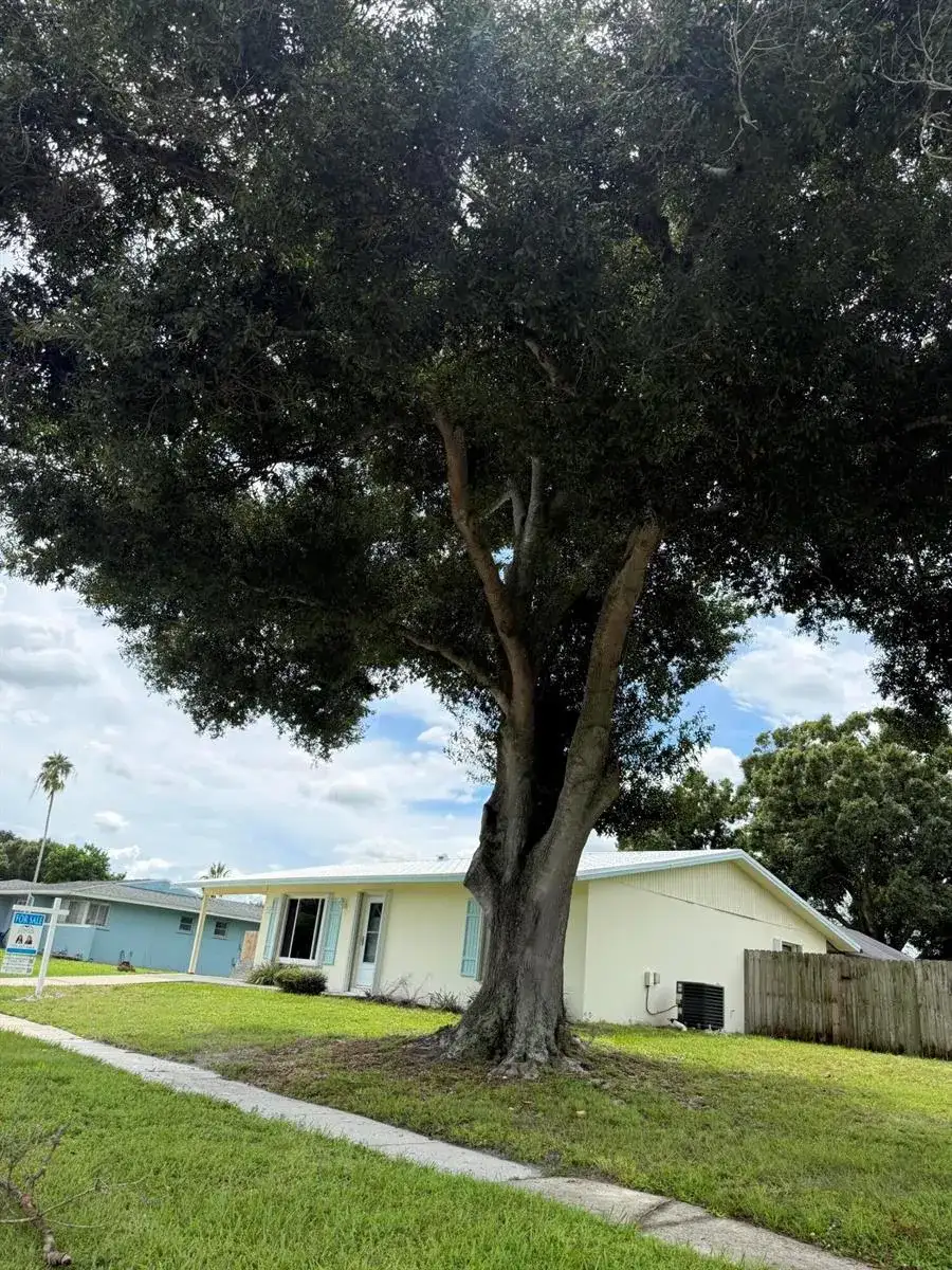 142 NE BRACKEN Road, Port St. Lucie FL 34983 photo 2