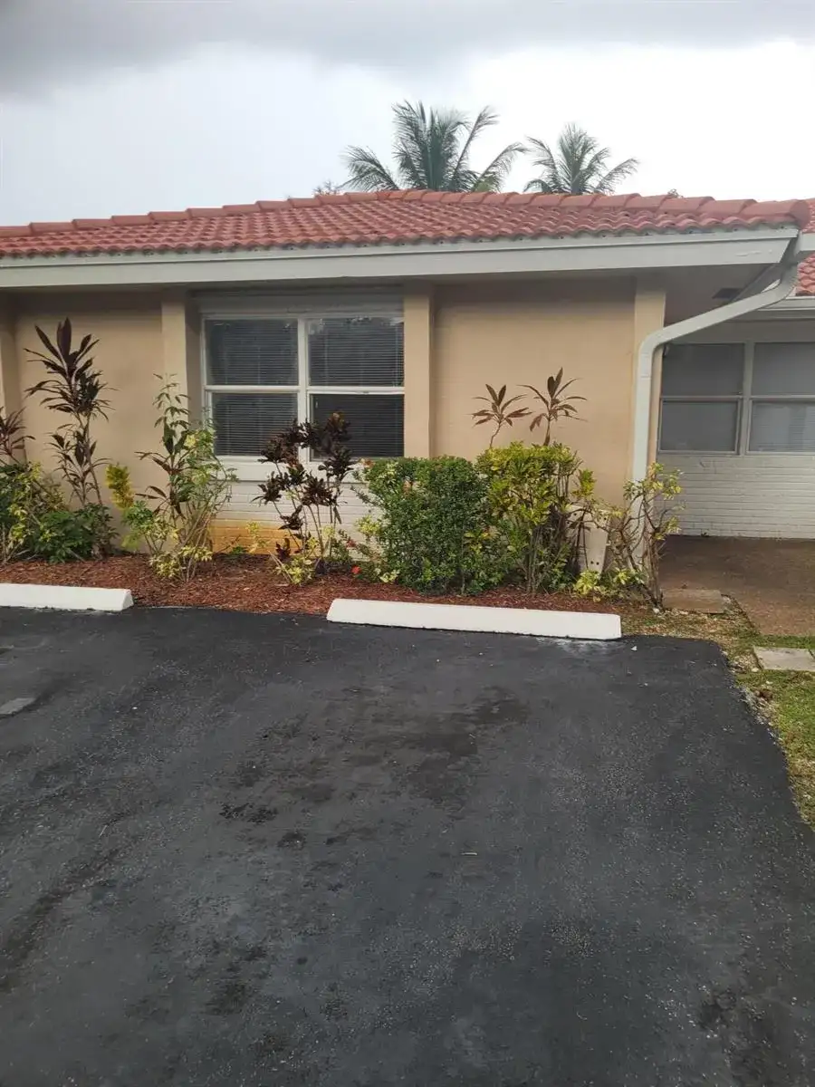 8539 NW 23RD Manor, Coral Springs FL 33065 photo 2