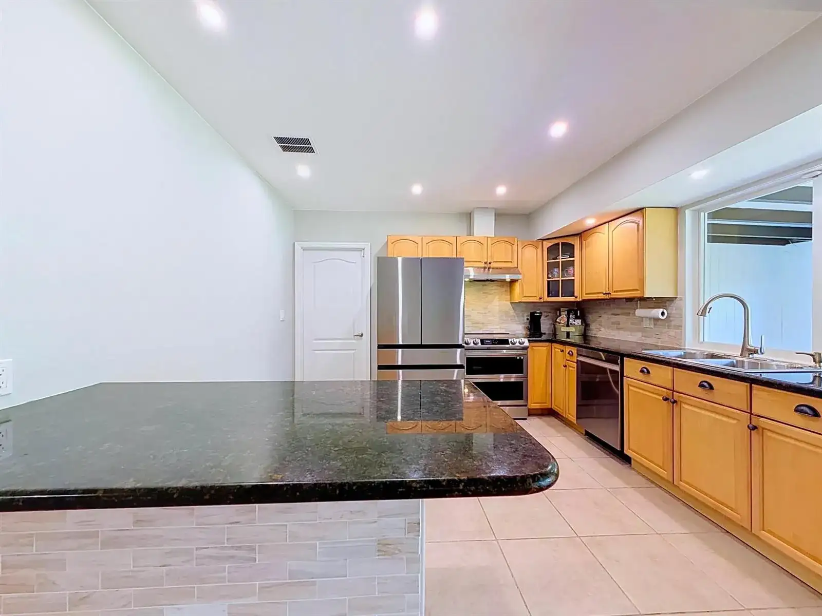 2621 NE 51ST Court, Lighthouse Point FL 33064 photo 3