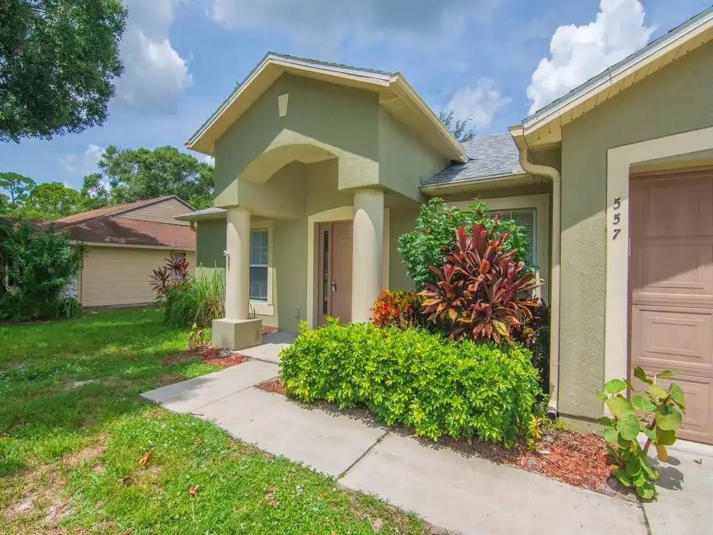 557 BROWNING Terrace, Sebastian FL 32958 photo 2