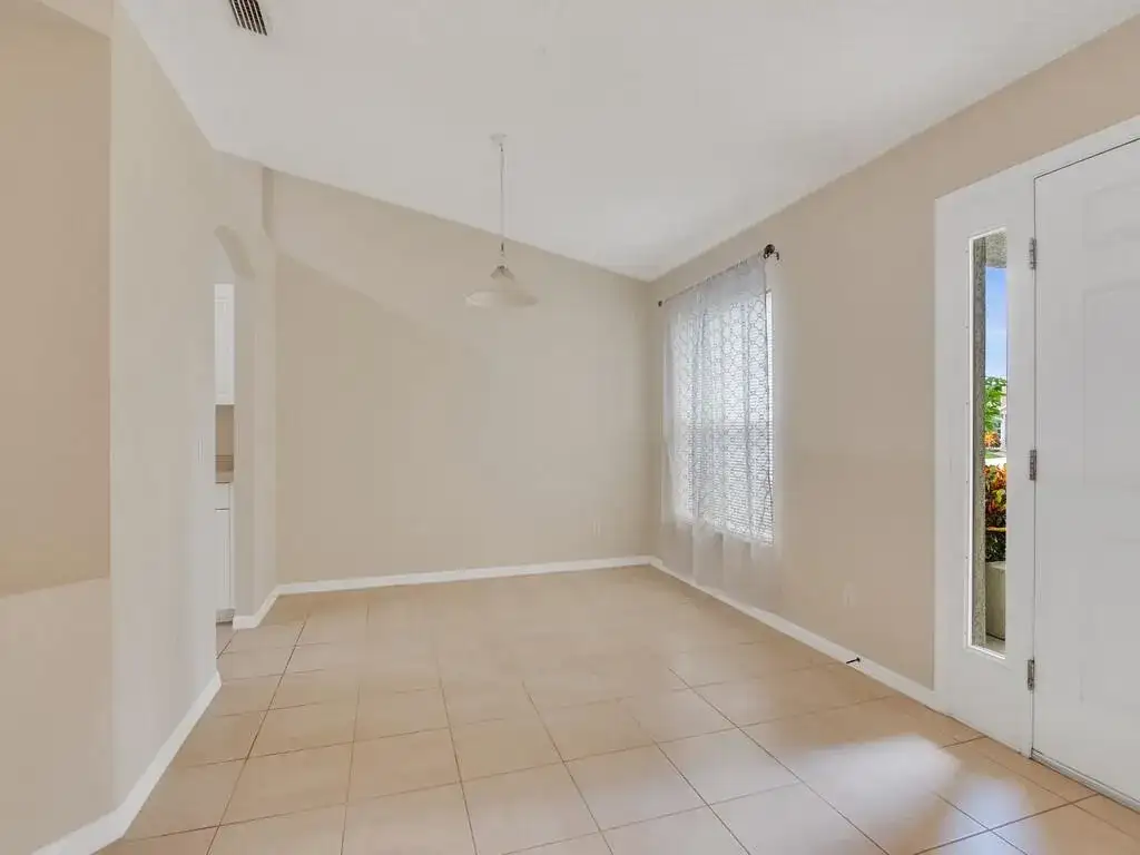 557 BROWNING Terrace, Sebastian FL 32958 photo 5