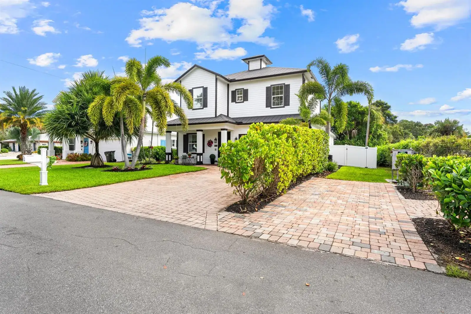 405 SE COCONUT Avenue, Stuart FL 34996 photo 3