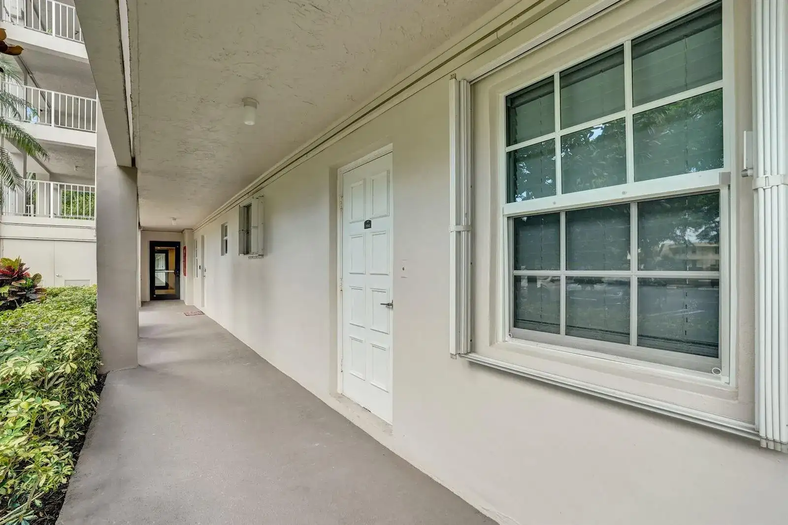 575 OAKS Lane # 104, Pompano Beach FL 33069 photo 2