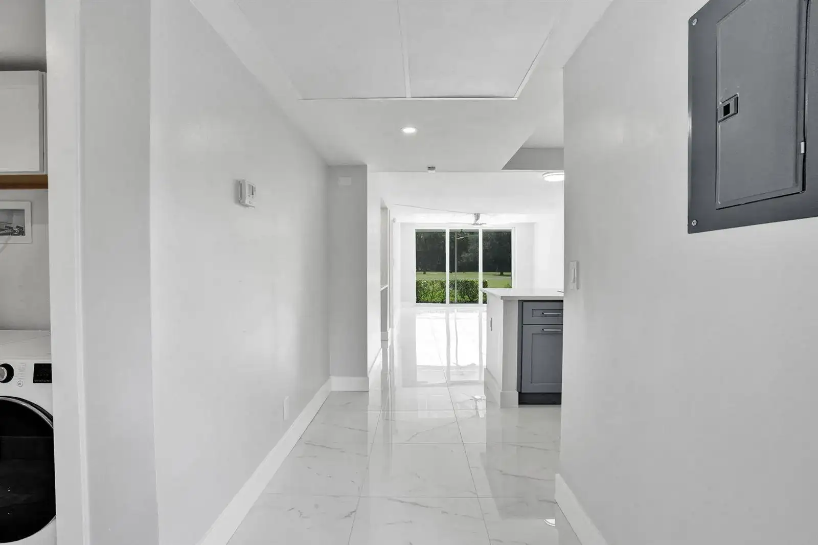 575 OAKS Lane # 104, Pompano Beach FL 33069 photo 3