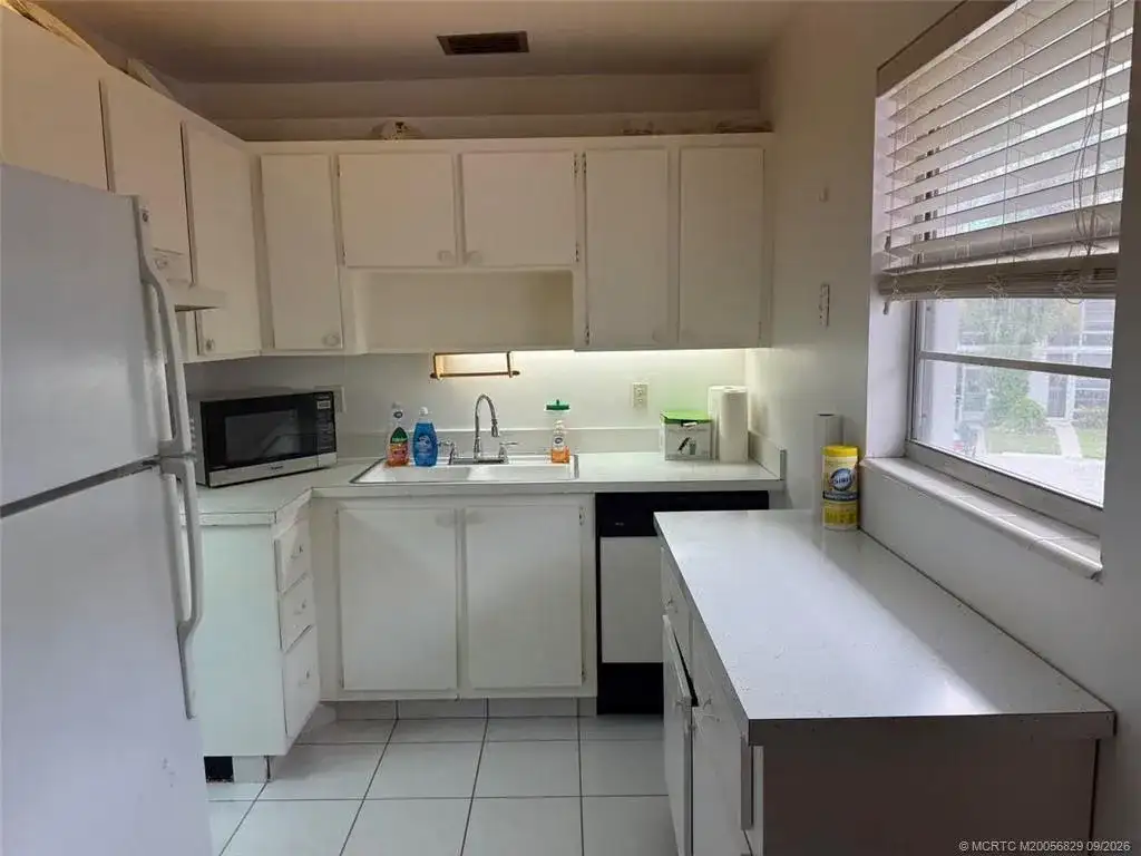 2600 SE OCEAN Boulevard # J12, Stuart FL 34996 photo 4