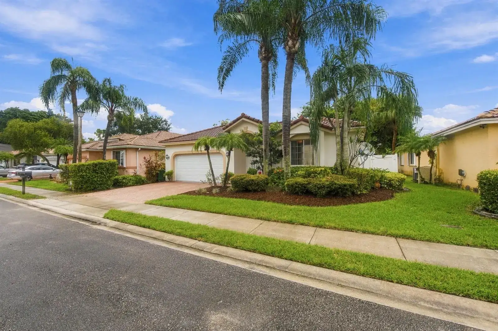 7852 NW 77th Avenue, Tamarac FL 33321 photo 3