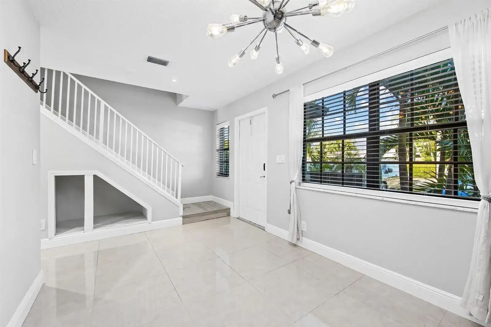 2127 NE 11th Avenue, Wilton Manors FL 33305 photo 2