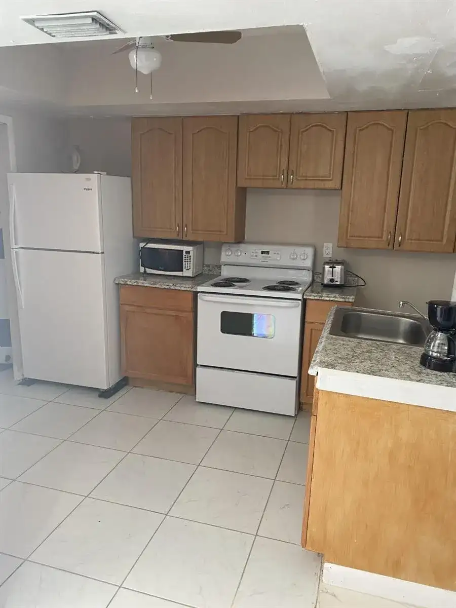 1110 S 29th Avenue, Hollywood FL 33020 photo 3