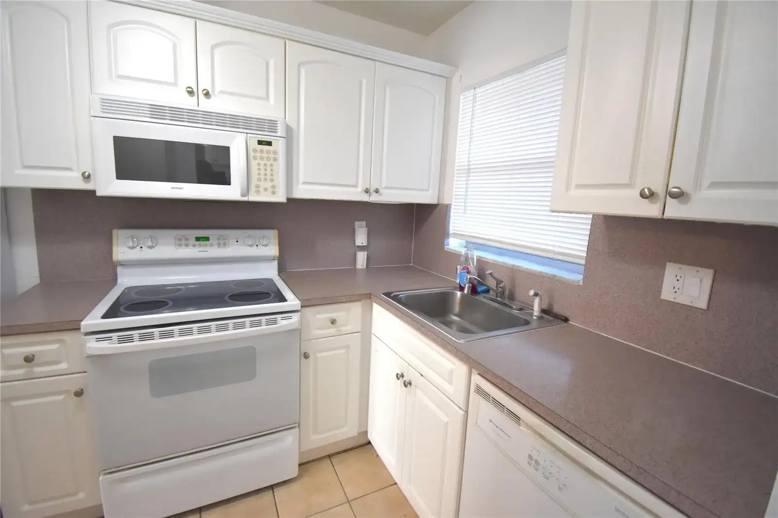 3051 Sunrise Lakes Drive # 311, Sunrise FL 33322 photo 2