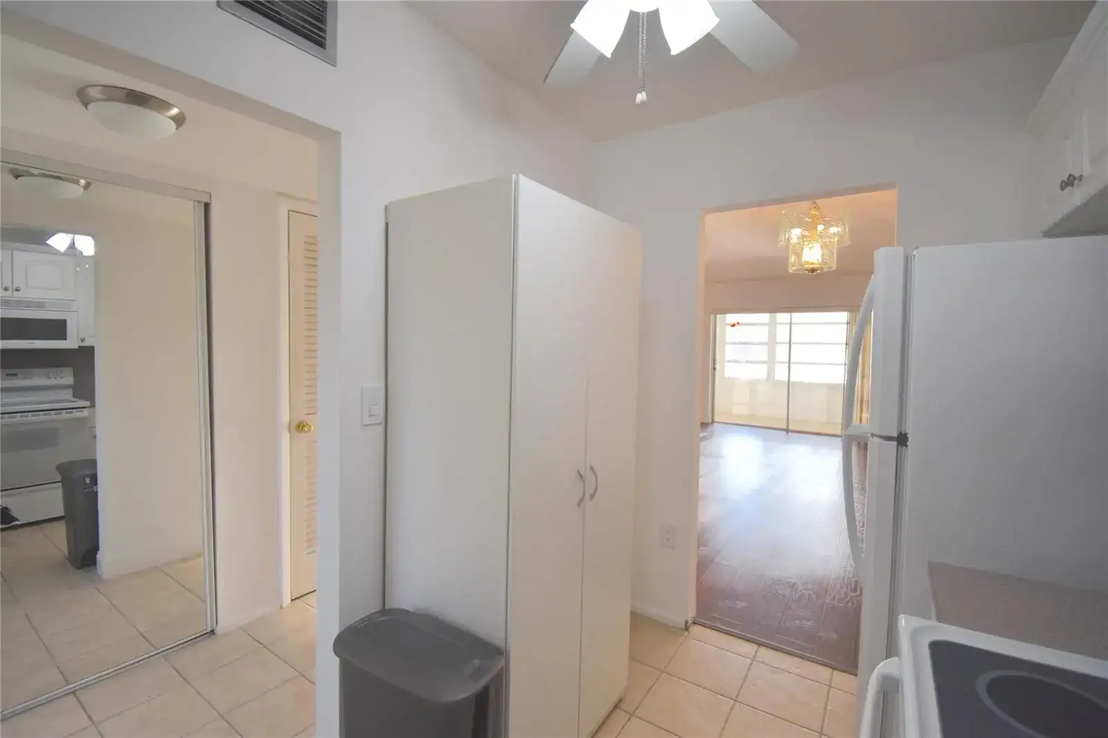 3051 Sunrise Lakes Drive # 311, Sunrise FL 33322 photo 4