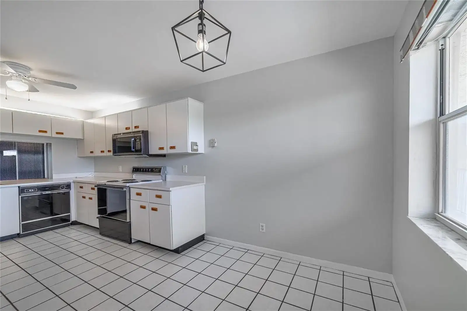 10315 NW 24th Place # 407, Sunrise FL 33322 photo 2