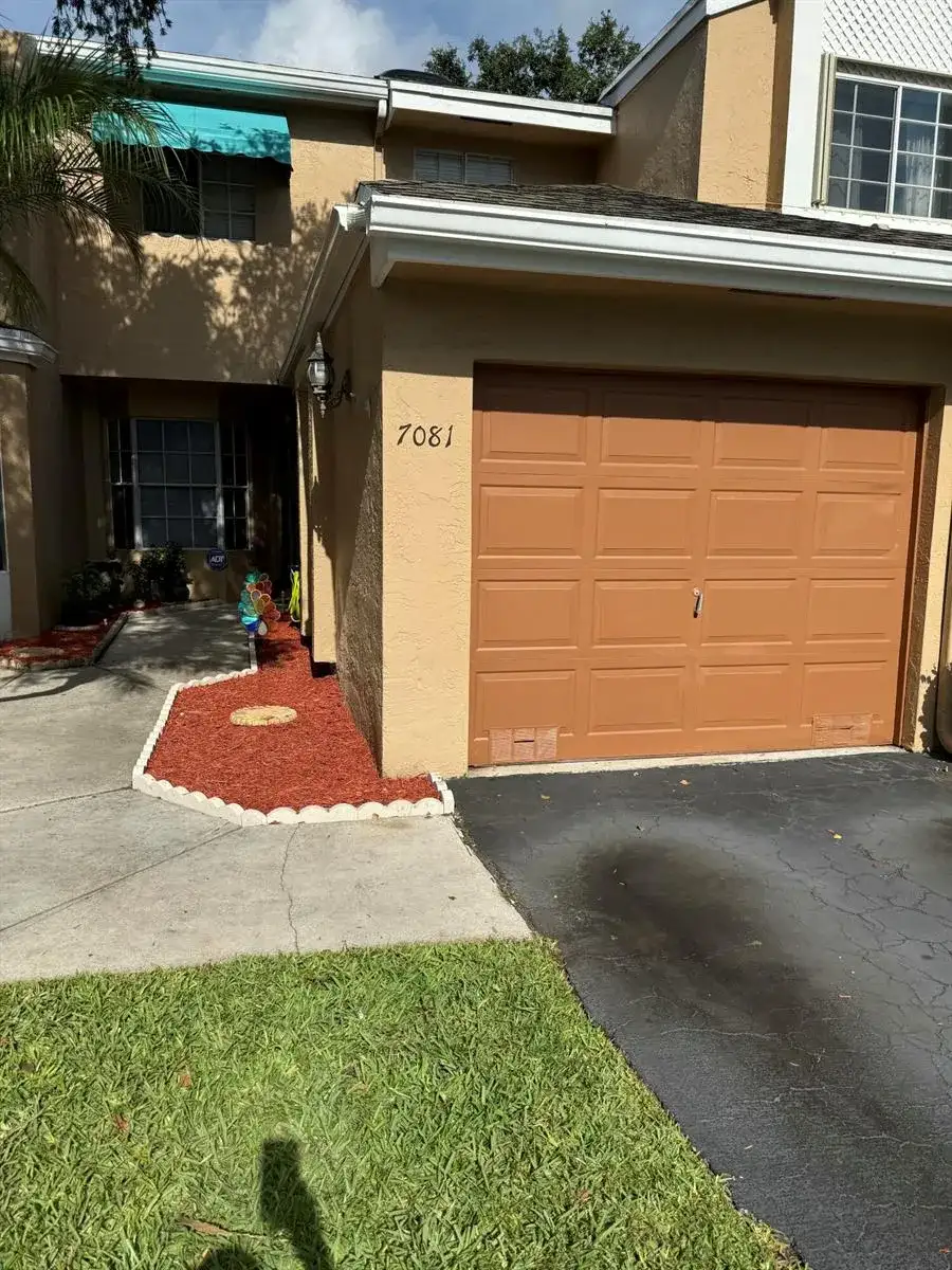 7081 Woodmont Way, Tamarac FL 33321 photo 2