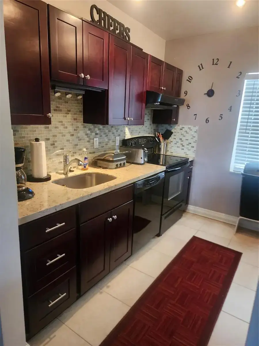 7500 NW 4th Place, Margate FL 33063 photo 4