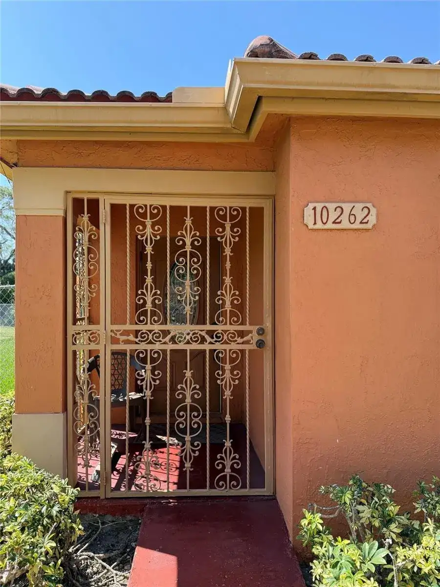 10262 SW 179th, Perrine FL 33157 photo 2