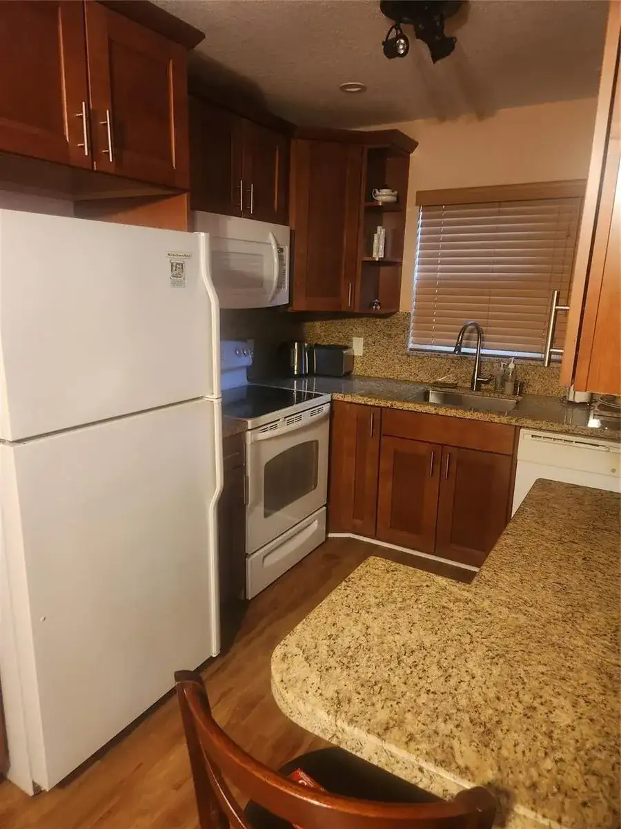 237 Farnham J # 237, Deerfield Beach FL 33442 photo 2