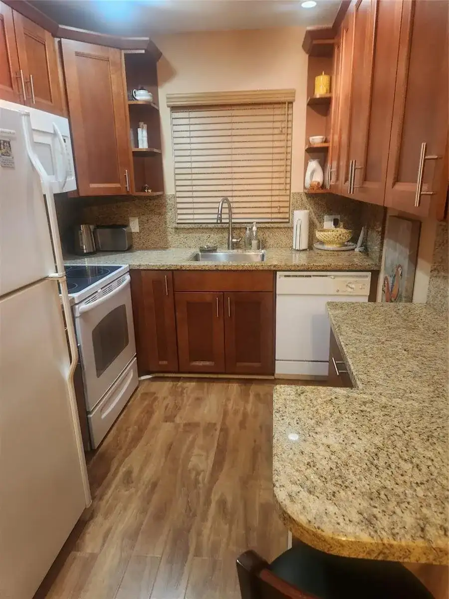 237 Farnham J # 237, Deerfield Beach FL 33442 photo 3