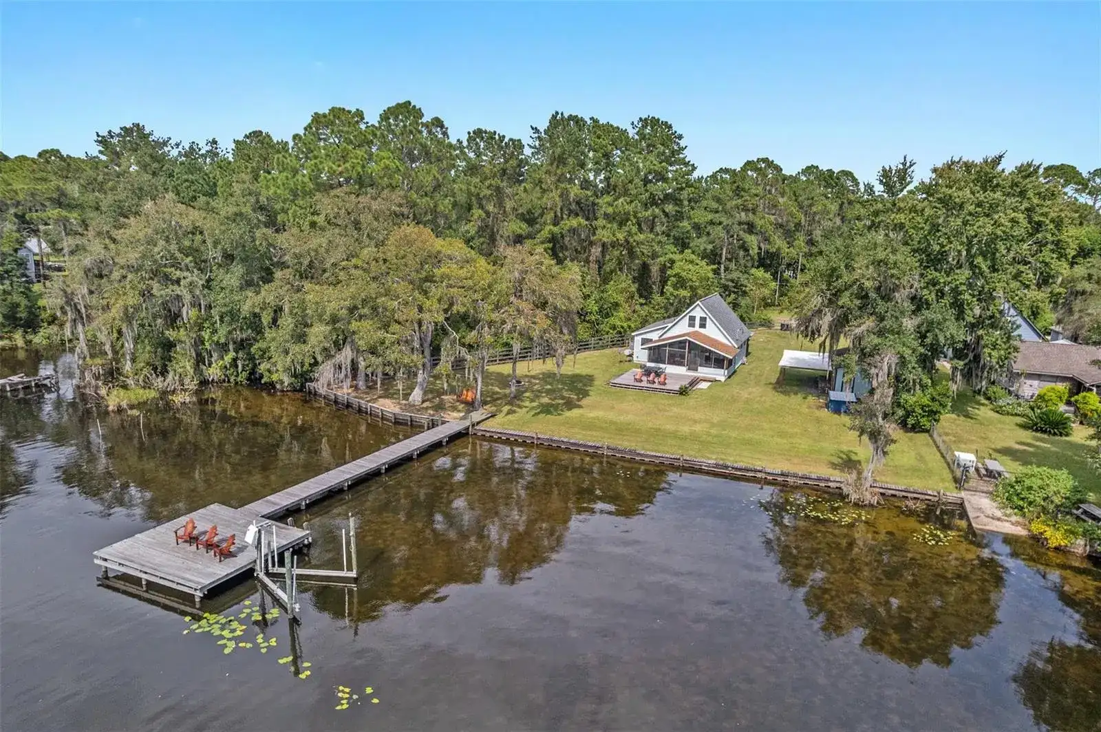 115 Flora Terrace, FL 32640 photo 2