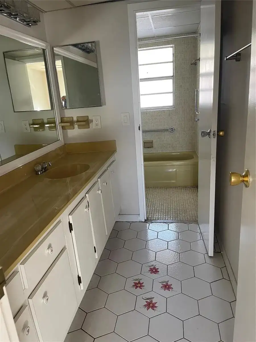 1005 Country Club Drive # 205, Margate FL 33063 photo 5
