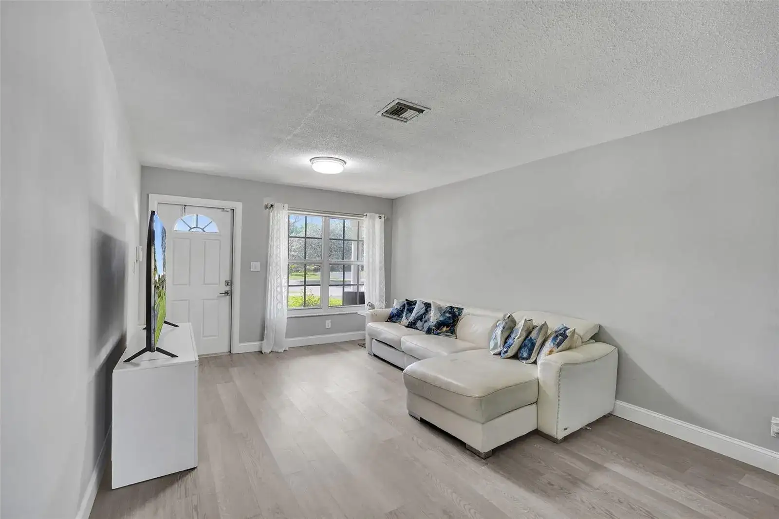 4017 Woodside Drive, Coral Springs FL 33065 photo 4