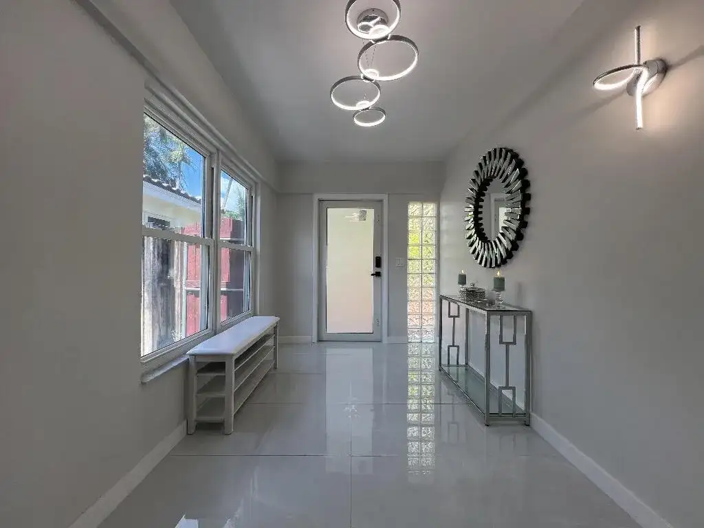 1042 Tyler Street, Hollywood FL 33019 photo 4
