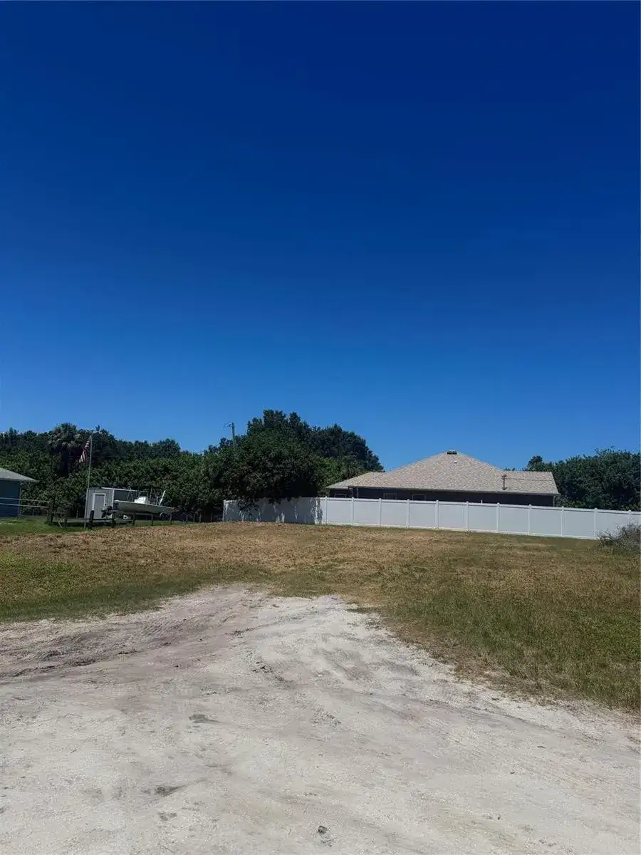8565 90th Avenue, Vero Beach FL 32967 photo 3