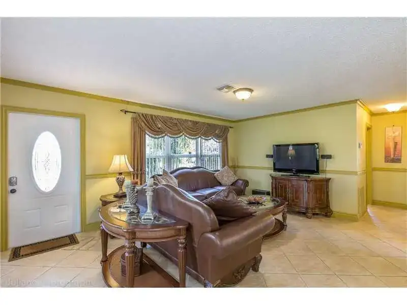 160 SE 12th Street, Pompano Beach FL 33060 photo 3