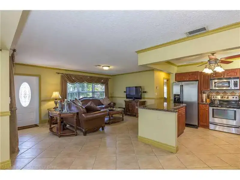 160 SE 12th Street, Pompano Beach FL 33060 photo 4