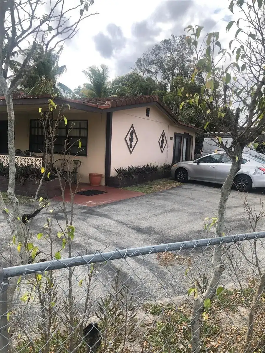 1100 NW 19th Street, Fort Lauderdale FL 33311 photo 2