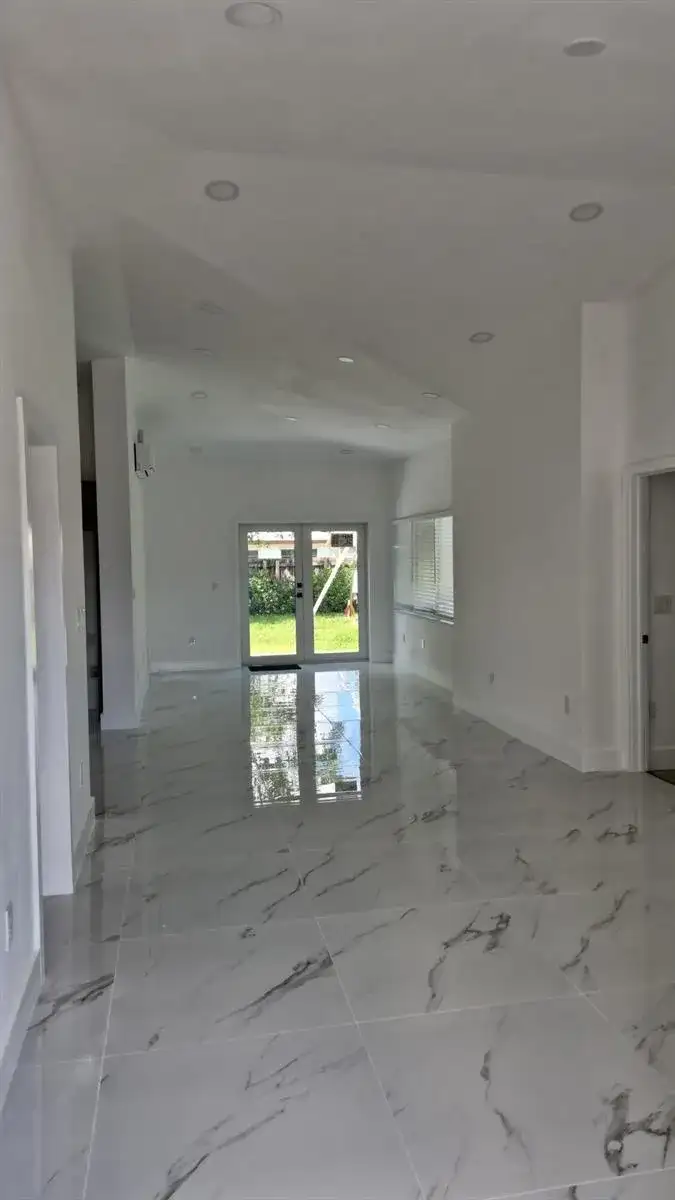 111 NE 45 Street, Oakland Park FL 33334 photo 3
