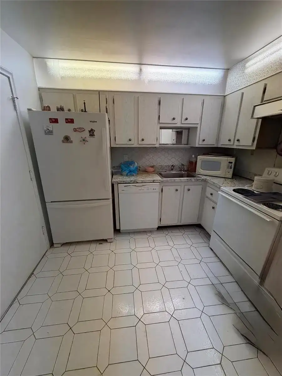 4851 NW 21st # 403, Lauderhill FL 33313 photo 3