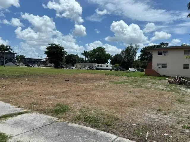724 SW Avenue B Avenue, Belle Glade FL 33430 photo 4
