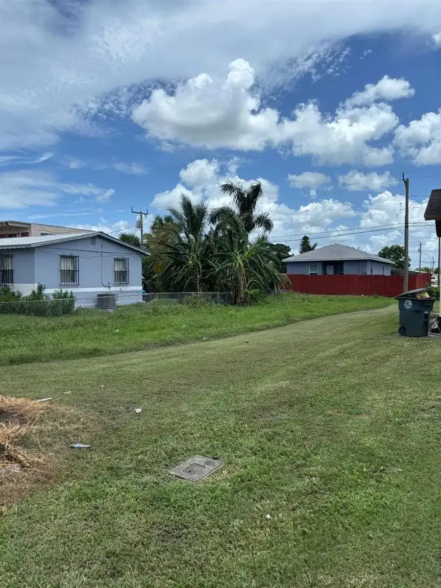 525 SW 9th Street, Belle Glade FL 33430 photo 2