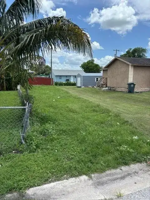 525 SW 9th Street, Belle Glade FL 33430 photo 3