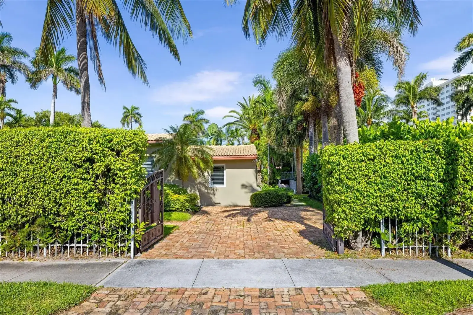 359 Poinciana Drive, Fort Lauderdale FL 33301 photo 3