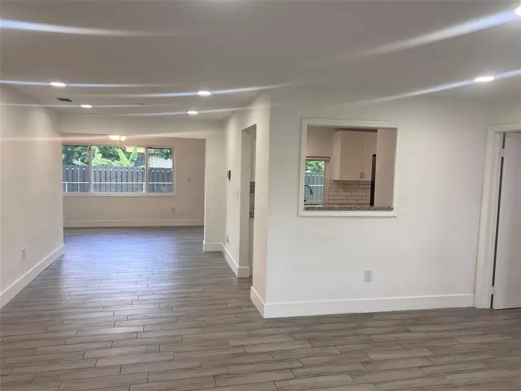8361 NW 27th Place, Sunrise FL 33322 photo 3
