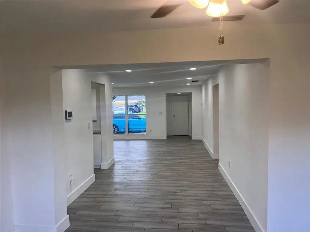 8361 NW 27th Place, Sunrise FL 33322 photo 4