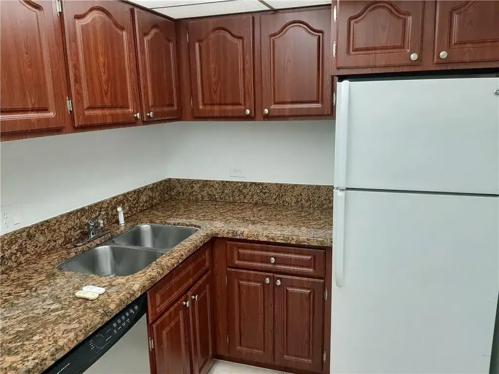 3650 Inverrary Drive # 3Q, Lauderhill FL 33319 photo 2