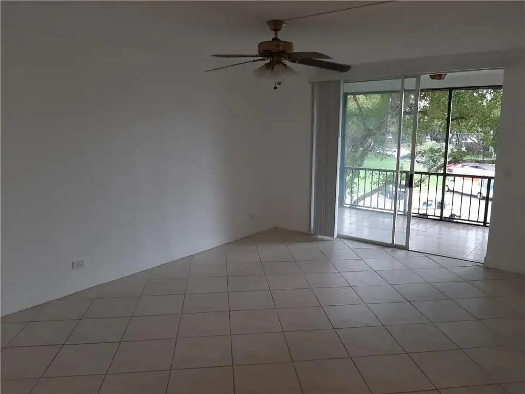 3650 Inverrary Drive # 3Q, Lauderhill FL 33319 photo 3