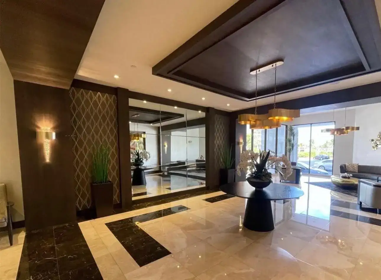 20505 E Country Club Drive, Aventura FL 33180 photo 3