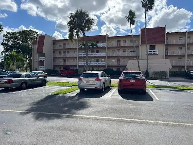 1000 Country Club Drive # 403, Margate FL 33063 photo 2