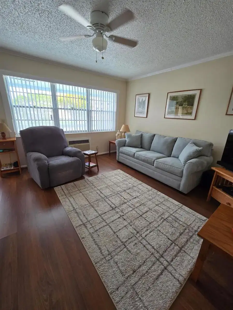 111 Lyndhurst E # 111, Deerfield Beach FL 33442 photo 2