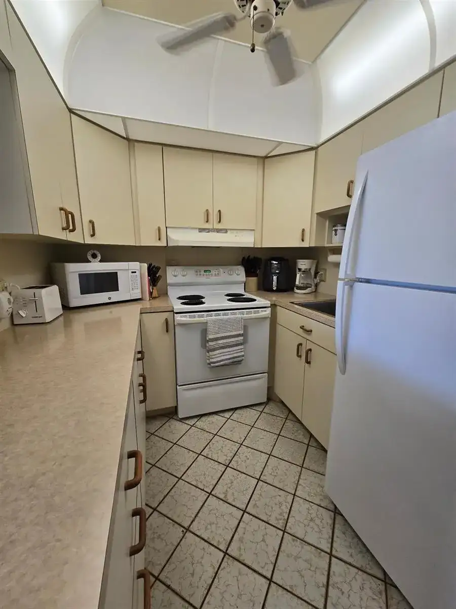 111 Lyndhurst E # 111, Deerfield Beach FL 33442 photo 5